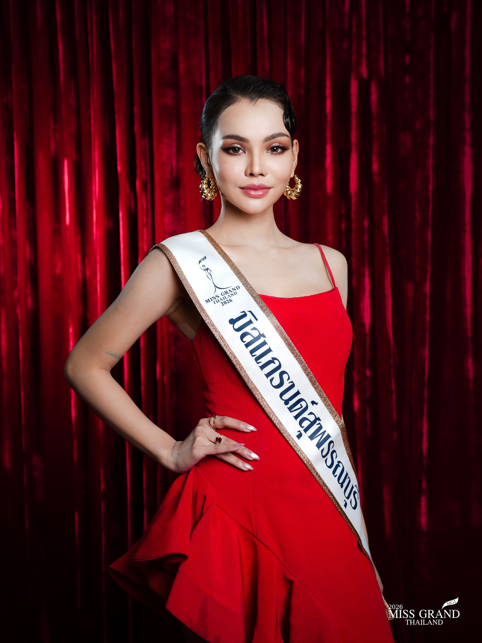 ชไมพร จันทร์ขาว